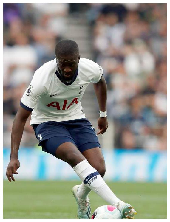 转会期菲尼克斯太阳调整名单以备欧联，队长鼓劲环节打磨，态度坚定，年轻球员得到机会的简单介绍